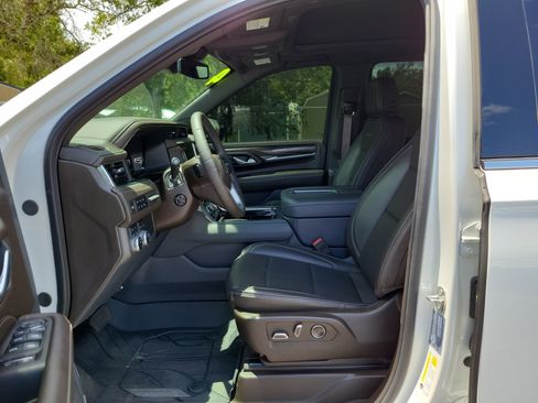 Used 2024 GMC Yukon XL Denali AWD/4WD image 17