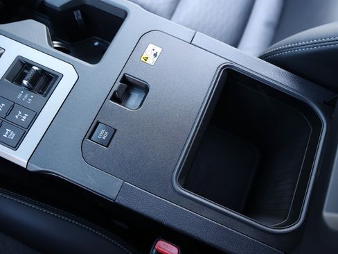 Used 2025 Toyota Land Cruiser image 26