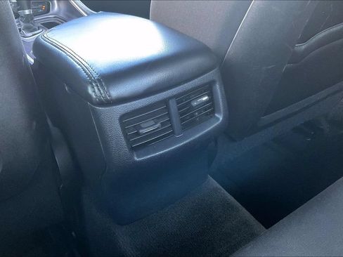 Used 2015 Dodge Challenger SXT RWD image 12