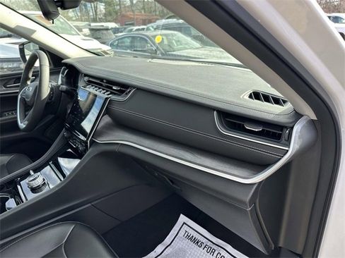 Certified 2023 Jeep Grand Cherokee Limited w/ Black Appearance Package image 25