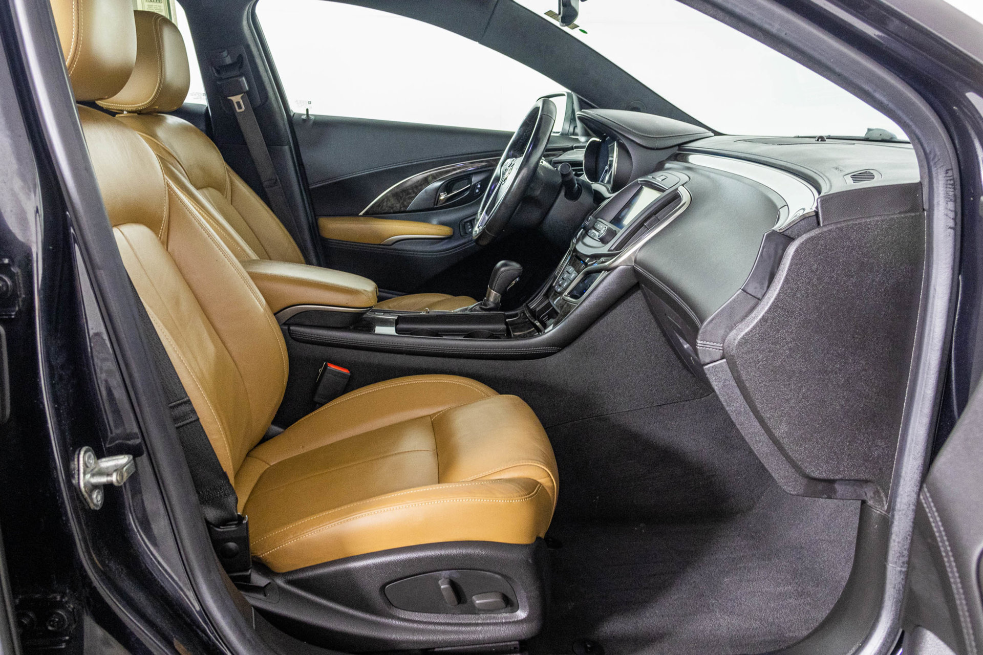 Used 2015 Buick LaCrosse Leather FWD image 46