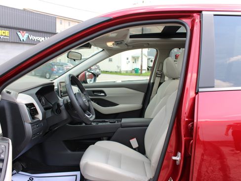 Certified 2023 Nissan Rogue SV w/ SV Premium Package AWD/4WD image 15