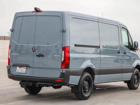 Used 2024 Mercedes-Benz Sprinter 2500 image 5
