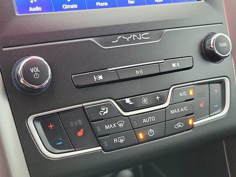 Used 2020 Ford Fusion SE AWD/4WD image 20
