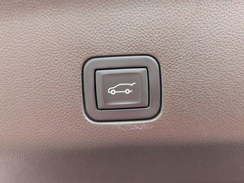 Used 2023 GMC Yukon SLT w/ SLT Premium Package image 26