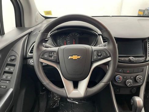 Certified 2022 Chevrolet Trax LT w/ Midnight Edition image 13