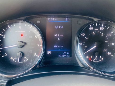 Used 2018 Nissan Rogue SL w/ Premium Package AWD/4WD image 9