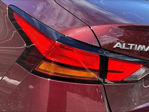 Used 2024 Nissan Altima 2.5 SV FWD image 23