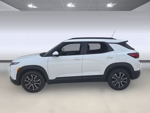 Used 2024 Chevrolet TrailBlazer ACTIV w/ Driver Confidence Package image 2