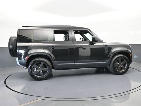 Used 2025 Land Rover Defender 110 S image 7