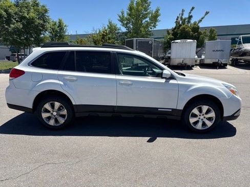 Used 2011 Subaru Outback 3.6R Limited AWD/4WD image 2