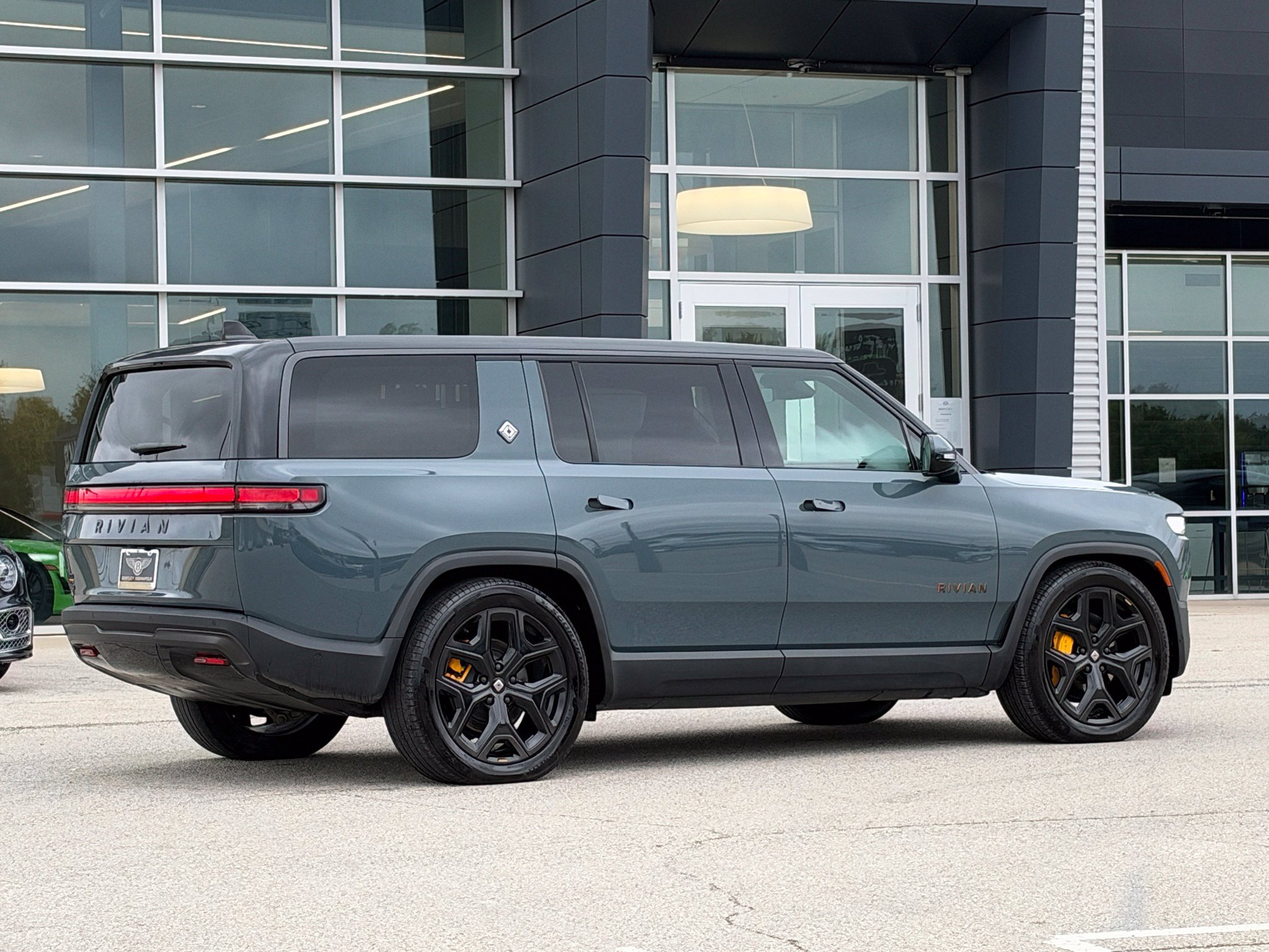 Used 2025 Rivian R1S Premium Dual AWD/4WD image 7