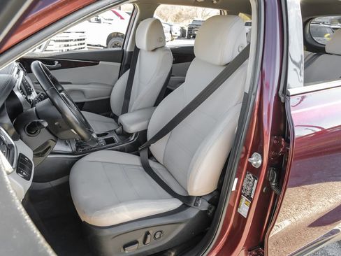 Used 2017 Kia Sorento LX w/ LX Convenience Package image 37