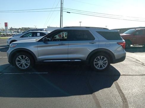 Used 2020 Ford Explorer XLT w/ Equipment Group 202A image 4