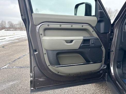 New 2026 Land Rover Defender 110 OCTA image 9