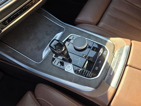 Used 2021 BMW X7 xDrive40i w/ Premium Package image 17