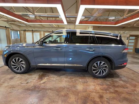 Used 2025 Lincoln Aviator AWD image 7