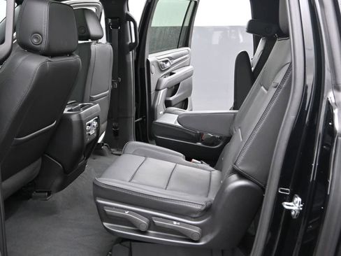 Used 2024 GMC Yukon XL Denali image 15