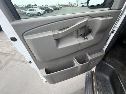 Used 2017 Chevrolet Express 3500 LT w/ LT Preferred Equipment Group RWD image 18