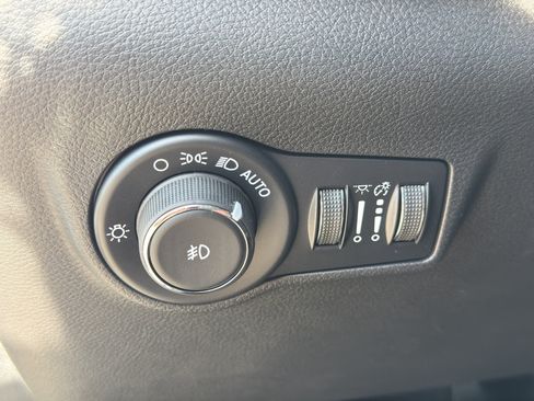 New 2026 Jeep Compass Limited w/ Sun, Sound & Navigation Group AWD/4WD image 15