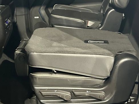 Used 2023 Chevrolet Suburban Premier AWD/4WD image 44