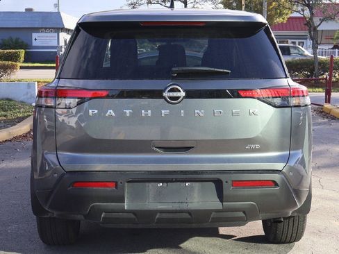 Used 2025 Nissan Pathfinder S image 10