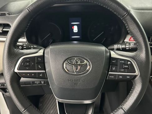 Used 2022 Toyota Sienna XLE AWD/4WD image 16