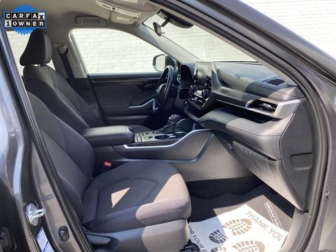 Used 2020 Toyota Highlander LE image 14