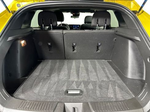 Used 2025 Chevrolet Trax RS w/ Sunroof Package FWD image 26