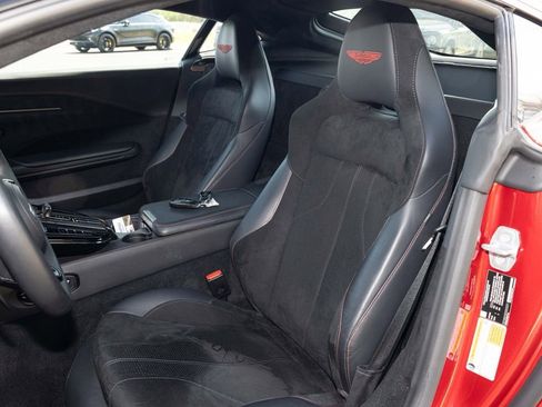 Used 2025 Aston Martin V8 Vantage Coupe RWD image 24