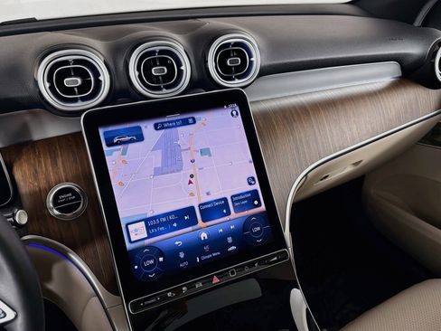 Certified 2025 Mercedes-Benz GLC 350e 4MATIC image 21