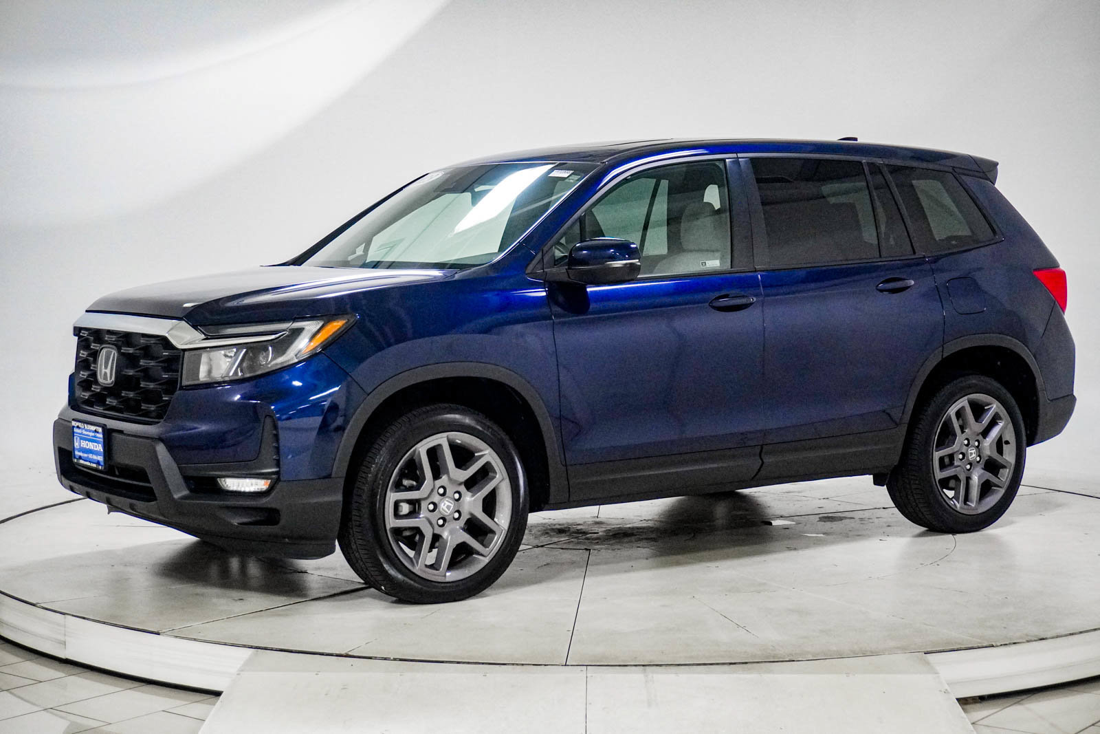 Used 2023 Honda Passport EX-L image 4