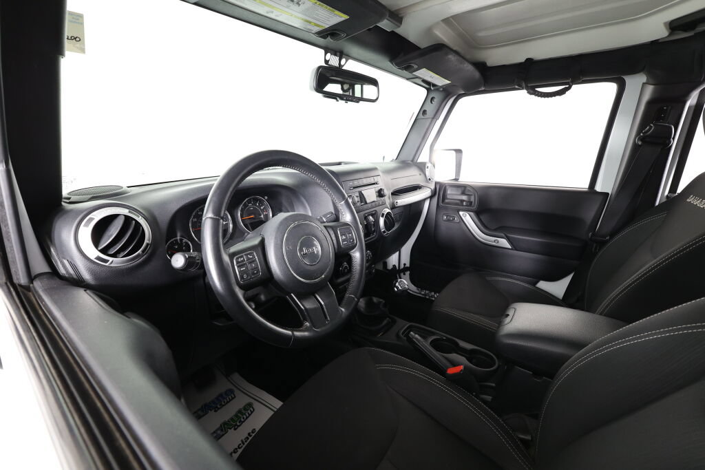 Used 2016 Jeep Wrangler Unlimited Sahara w/ Connectivity Group AWD/4WD image 10