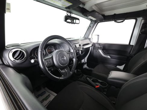 Used 2016 Jeep Wrangler Unlimited Sahara w/ Connectivity Group AWD/4WD image 10