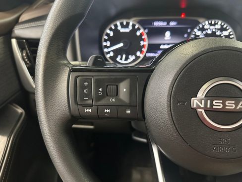 Used 2022 Nissan Rogue SV image 10