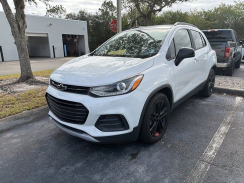 Used 2019 Chevrolet Trax LT w/ Redline Edition image 3