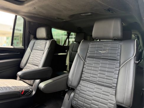 Used 2023 Cadillac Escalade ESV V AWD/4WD image 32