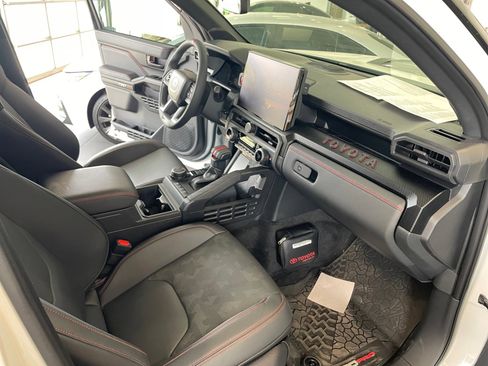 Used 2025 Toyota Tacoma TRD Pro AWD/4WD image 31