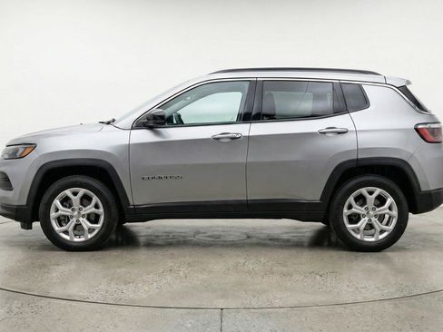 Used 2025 Jeep Compass Latitude image 5