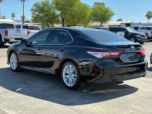 Used 2018 Toyota Camry XLE FWD image 5