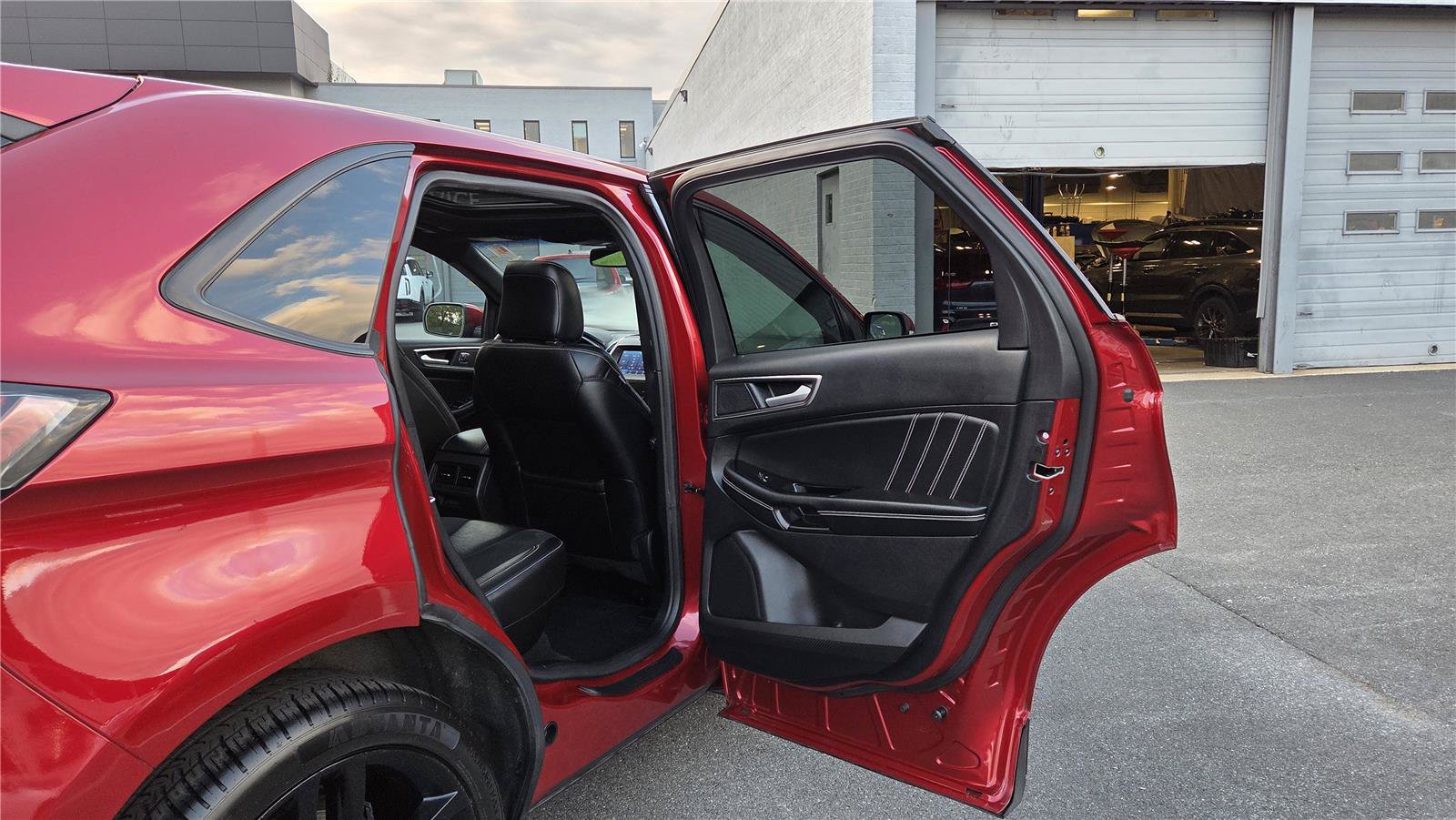 Used 2020 Ford Edge ST w/ Equipment Group 401A AWD/4WD image 33
