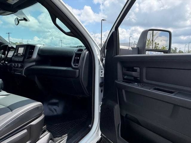 Certified 2024 RAM 2500 Tradesman w/ Chrome Appearance Group AWD/4WD image 35