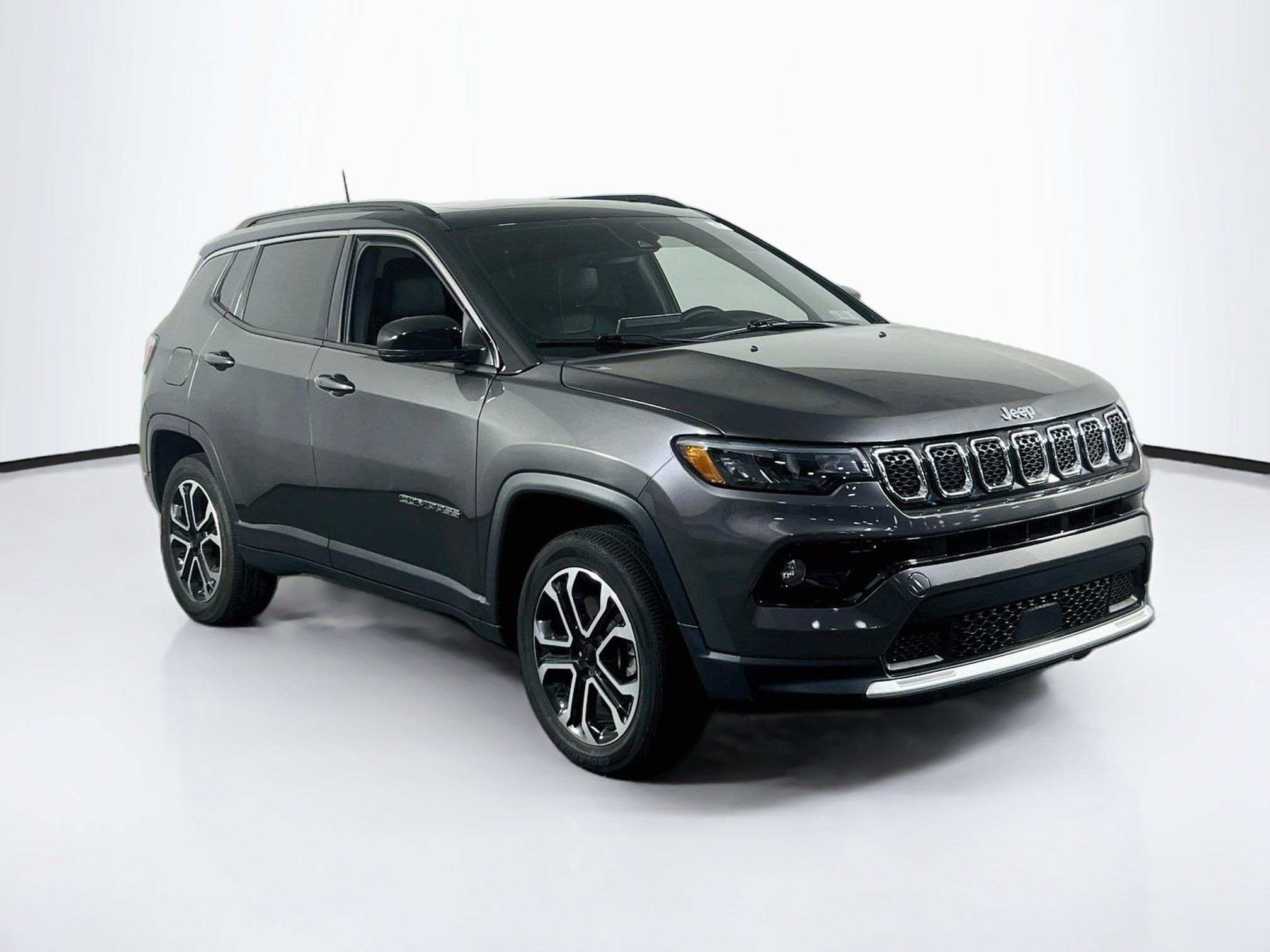 Used 2023 Jeep Compass Limited w/ Sun and Sound Group AWD/4WD image 3