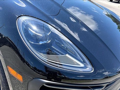 Used 2025 Porsche Macan AWD/4WD image 32