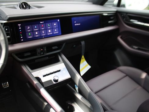 Used 2025 Porsche Macan Electric image 38