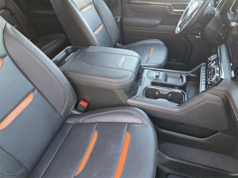 Used 2025 GMC Sierra 2500 AT4 image 13