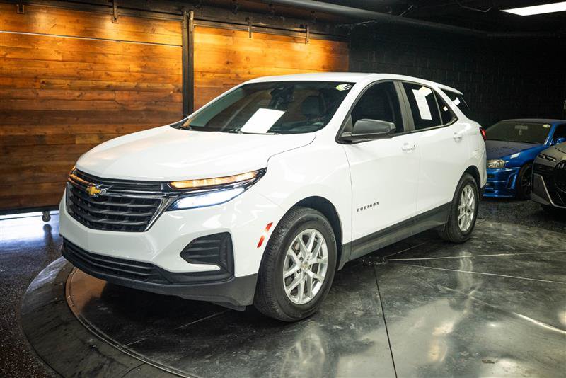 Used 2023 Chevrolet Equinox LS FWD image 2