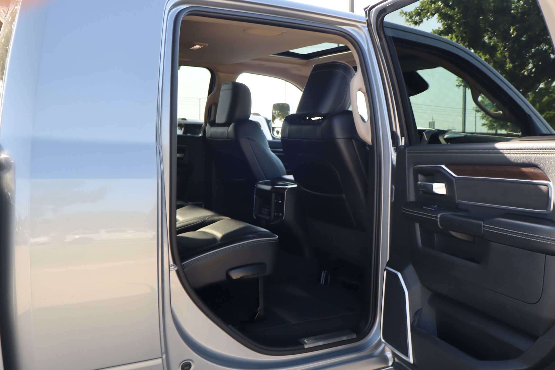 Used 2022 RAM 3500 Laramie AWD/4WD image 32
