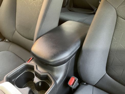 Used 2021 Toyota RAV4 XLE image 18