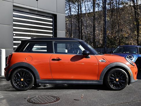 Used 2019 MINI Cooper 2-Door Hardtop w/ Storage Package image 4